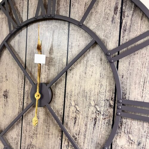 שעון קיר בצבע אפור משולב זהב