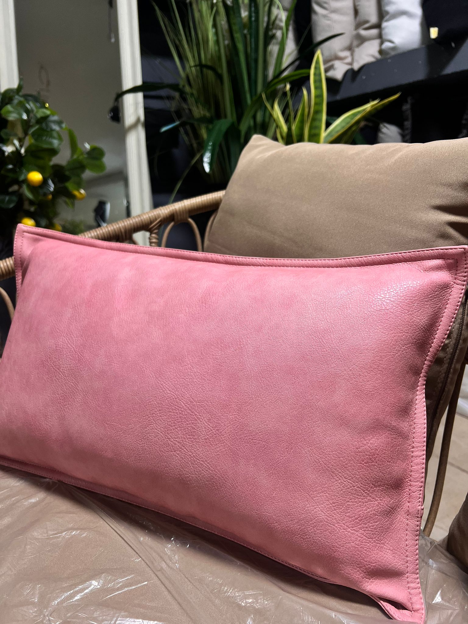 כריות נוי ארוכות מדימוי עור . – תמונה 4