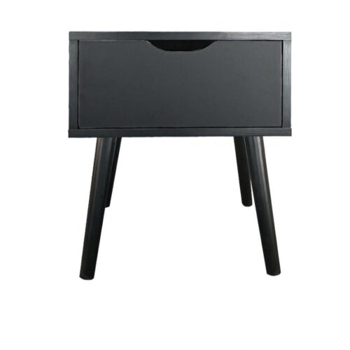 שידה שחורה לצד מיטה